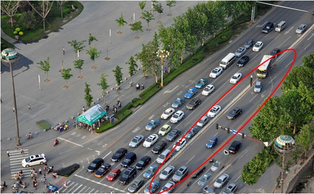 圖5 等待交叉口信號(hào)左轉(zhuǎn)