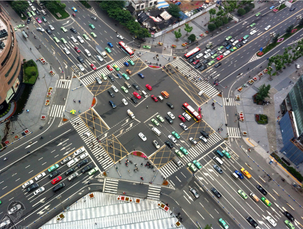 圖1 十字路口（ 圖片來(lái)源網(wǎng)絡(luò)）