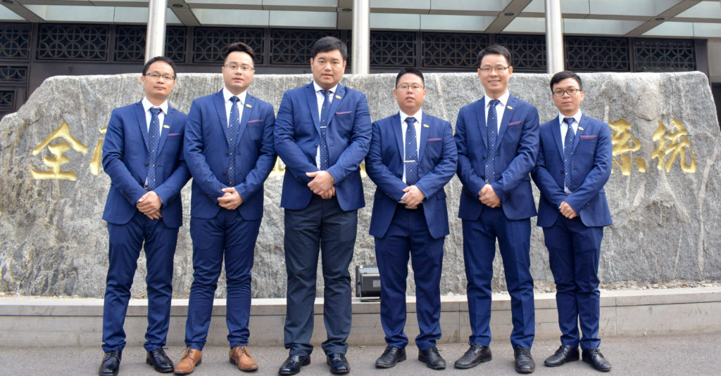 圖2 振業(yè)優(yōu)控創(chuàng)始團(tuán)隊(duì)合影