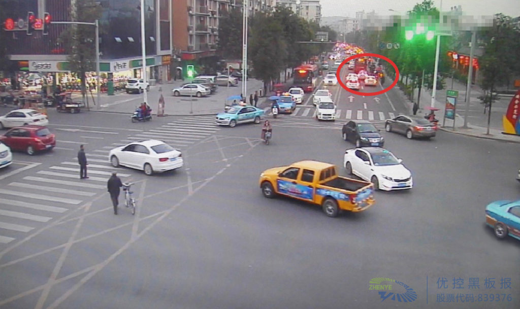 圖4 南進(jìn)口直行排隊(duì)過長溢出到上游路口