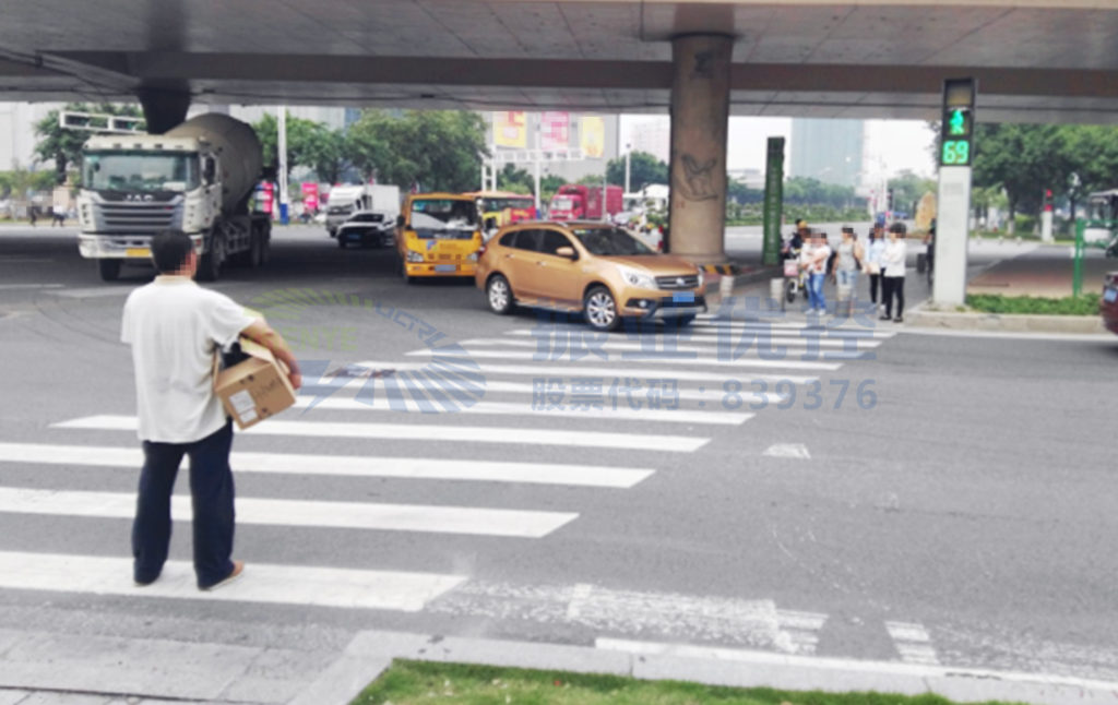 圖3 優(yōu)化前左轉(zhuǎn)尾車與行人沖突情況