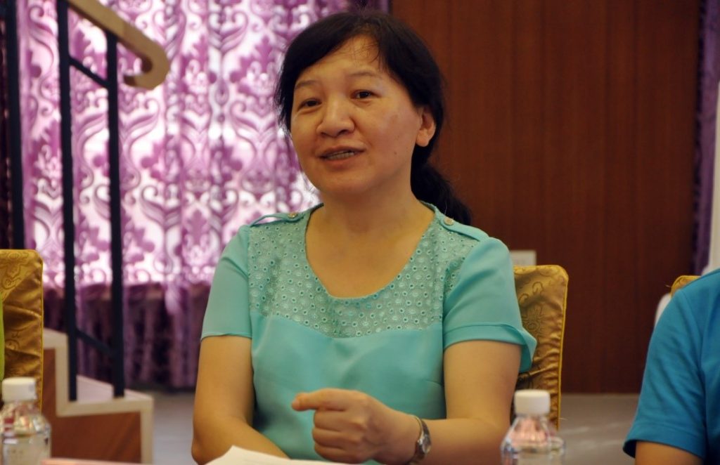 圖2 中山大學深圳校區(qū)管委會副主任程月華老師介紹基地申報情況