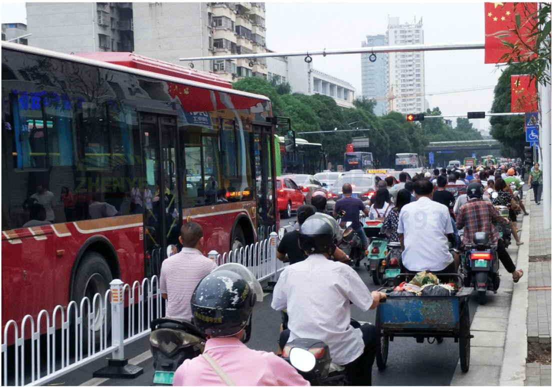 西進(jìn)口非機(jī)動車排隊(duì)情況