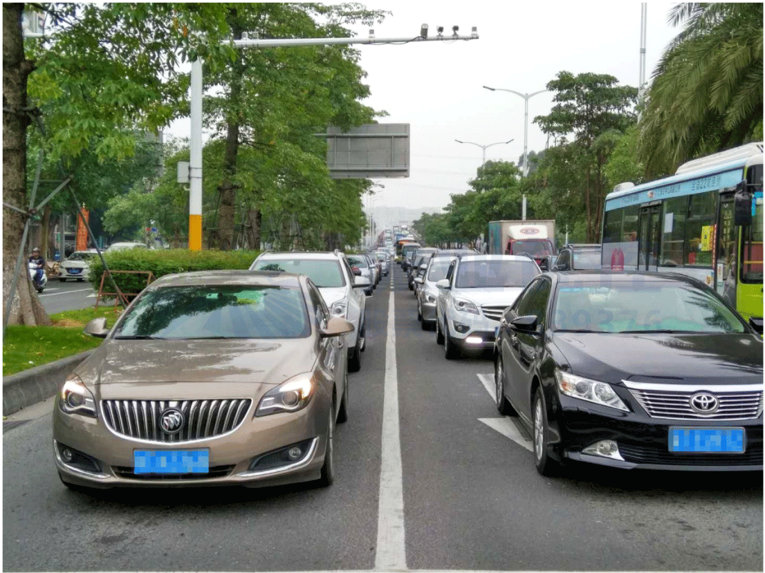 圖3 優(yōu)化前南進口主道排隊情況