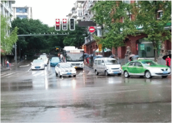 圖7 交叉口西進(jìn)口左轉(zhuǎn)車輛排隊(duì)現(xiàn)象嚴(yán)重