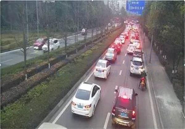 圖4 龍鳳大道-將軍路東進(jìn)口排隊(duì)情況