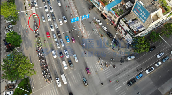 圖4 優(yōu)化前左轉(zhuǎn)非機(jī)動車阻擋右轉(zhuǎn)機(jī)動車