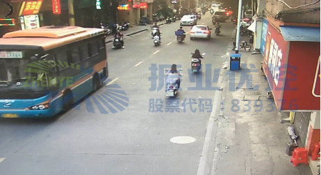 圖9 優(yōu)化后晚高峰東進(jìn)口路段交通情況