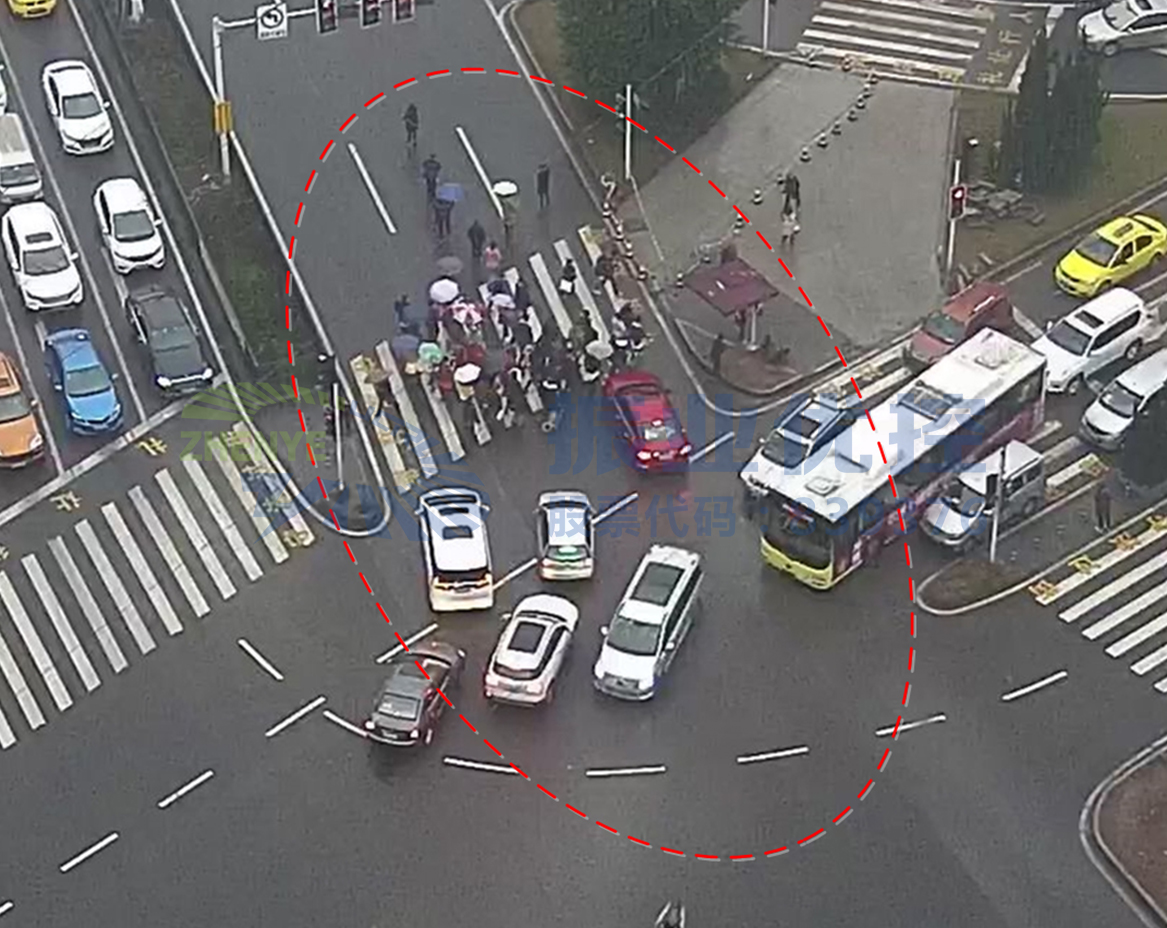 圖4 上坡路段尾車滯留路口