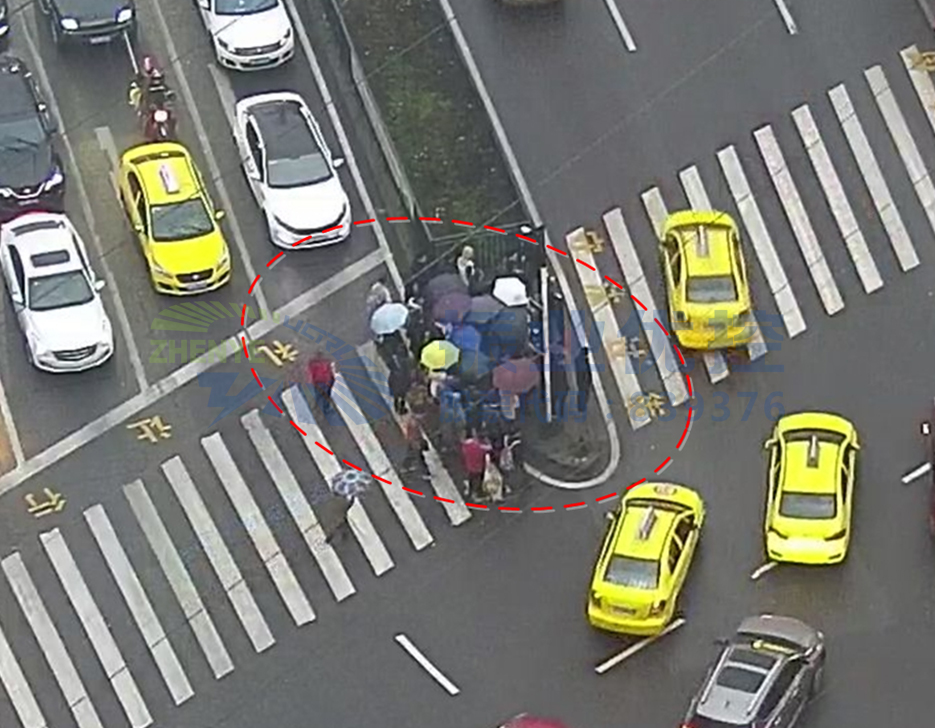 圖5 南進(jìn)口中間安全島交通情況