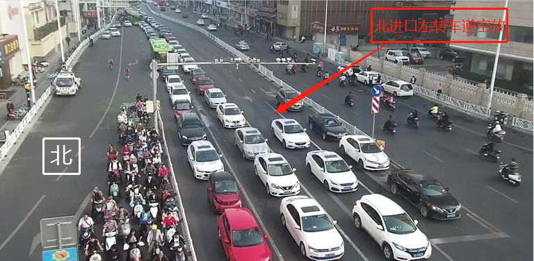 圖4 早高峰路口北進(jìn)口排隊(duì)情況（優(yōu)化前）