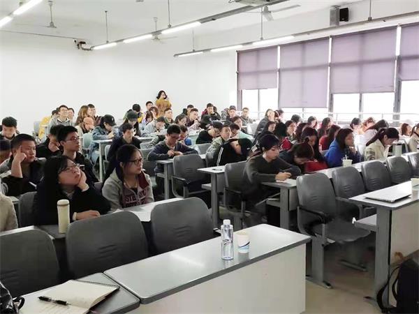  圖2  西華大學(xué)師生