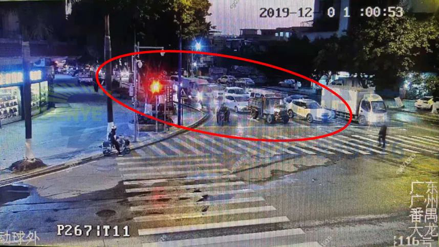 圖6 晚高峰南進(jìn)口排隊嚴(yán)重（優(yōu)化前）