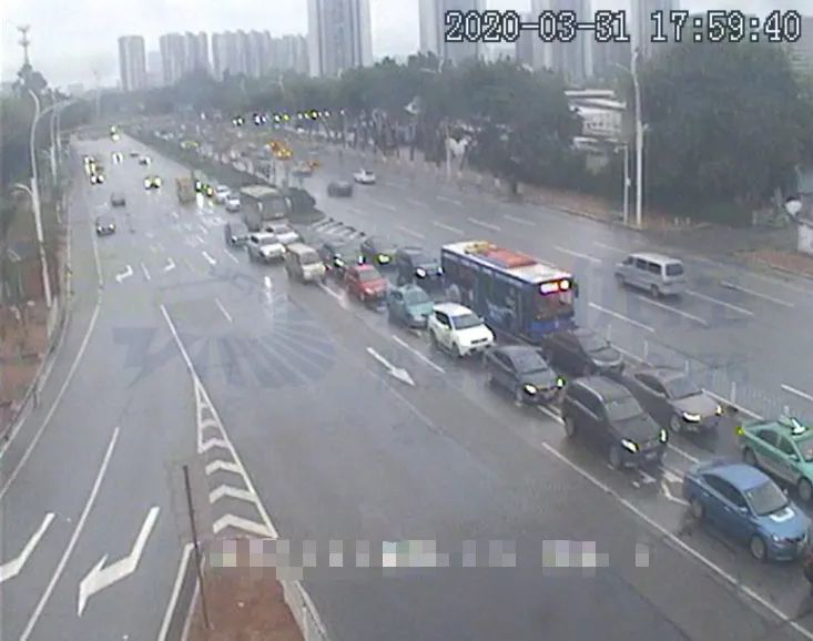 圖3 南進(jìn)口掉頭車輛排隊長，阻擋左轉(zhuǎn)車（優(yōu)化前）