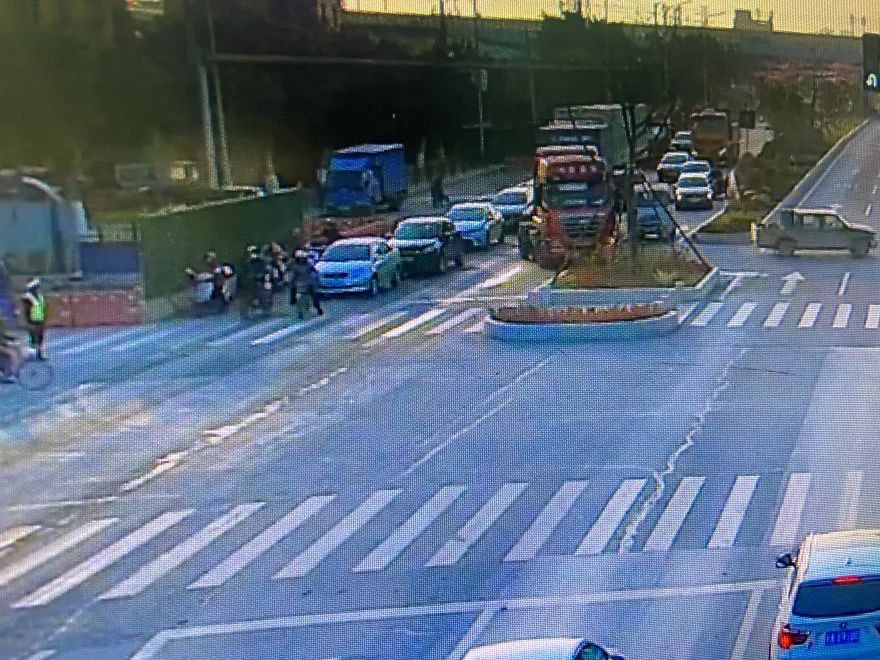 圖6 南進口晚高峰掉頭車輛阻礙直行車輛