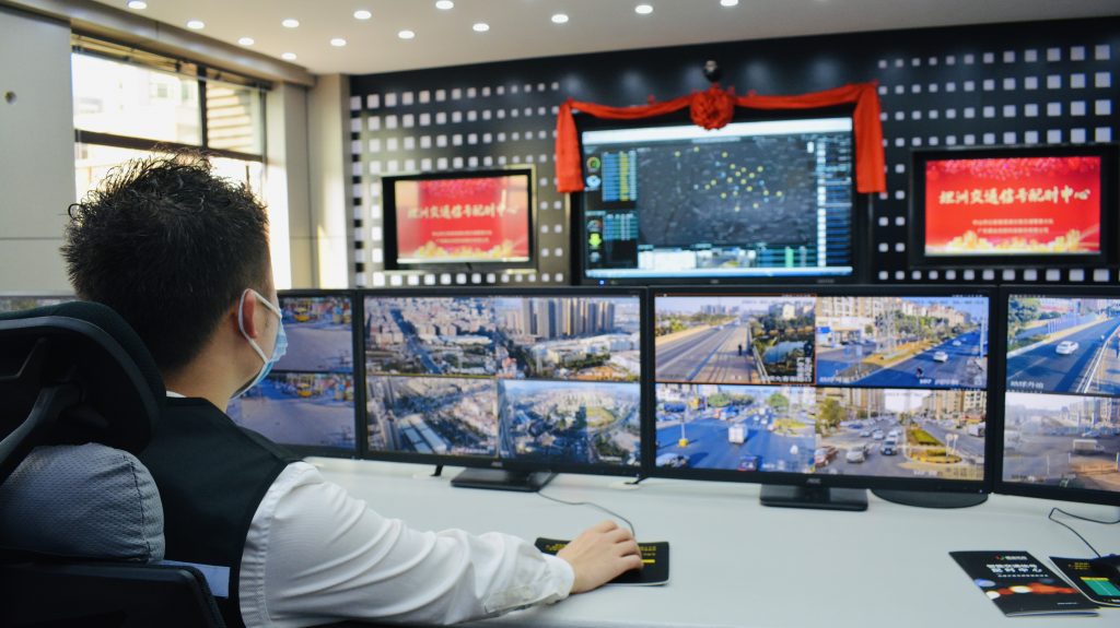 振業(yè)優(yōu)控技術(shù)團隊檢測路口路段運行情況