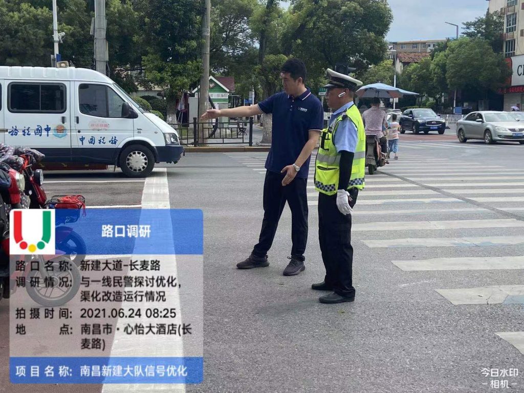 振業(yè)優(yōu)控交通治堵專業(yè)技術(shù)團(tuán)隊(duì)進(jìn)行路口調(diào)研