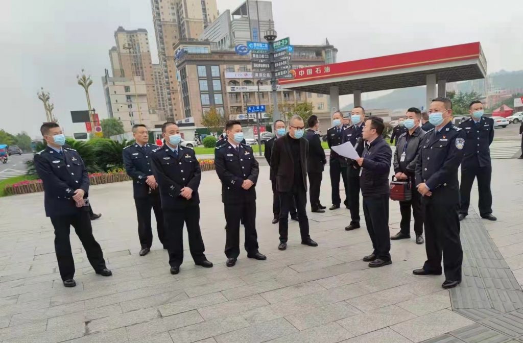 參會(huì)人員外出考察綠波帶協(xié)調(diào)效果