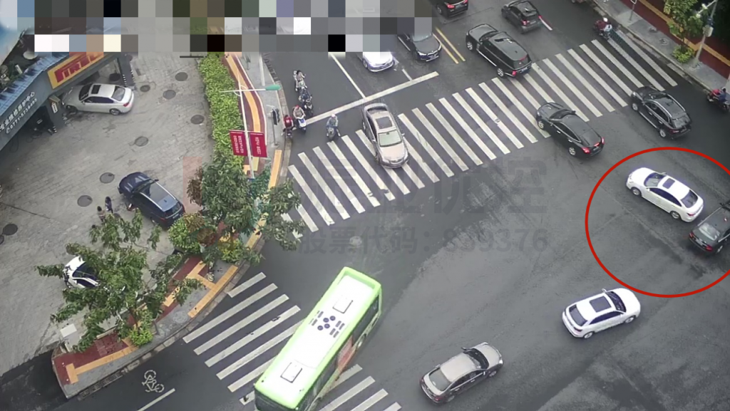 圖3 長湖-月灣路口通行秩序混亂