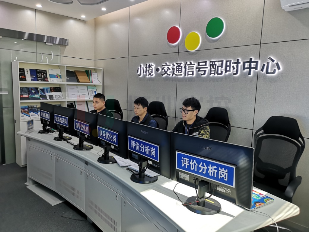 圖2 小欖配時中心技術團隊保障工作進行中