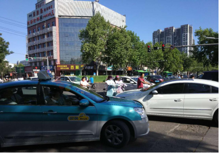 圖4 路口內(nèi)機(jī)非混行沖突